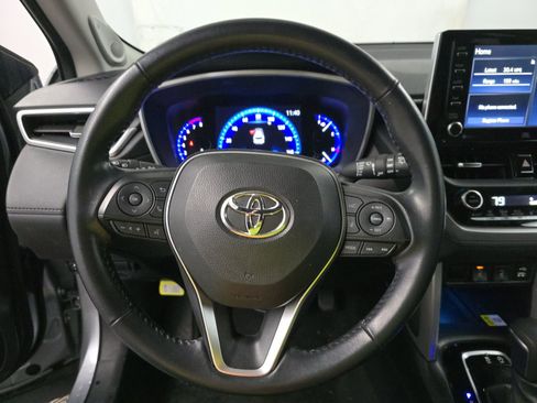 Used 2022 Toyota Corolla Cross XLE w/ Convenience Package image 10