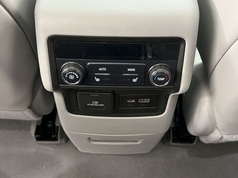 Used 2021 GMC Acadia SLT w/ Technology Package FWD image 34