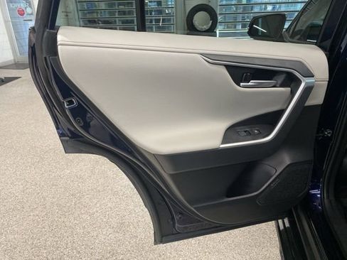 Used 2023 Toyota RAV4 Limited image 31