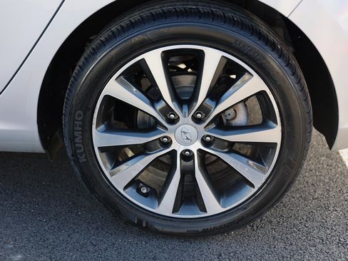 Used 2018 Hyundai Elantra GT image 10