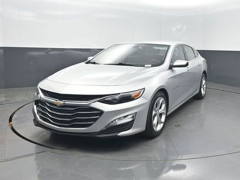 Used 2022 Chevrolet Malibu LT FWD image 2