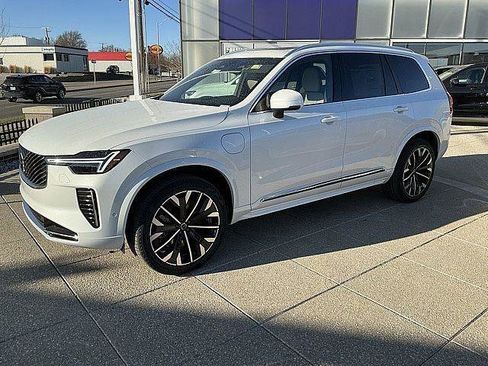 New 2026 Volvo XC90 T8 Plus w/ Protection Package Premier AWD/4WD image 11
