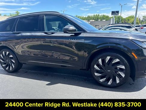 Certified 2025 Lincoln Nautilus Reserve w/ Jet Appearance Package AWD/4WD image 10