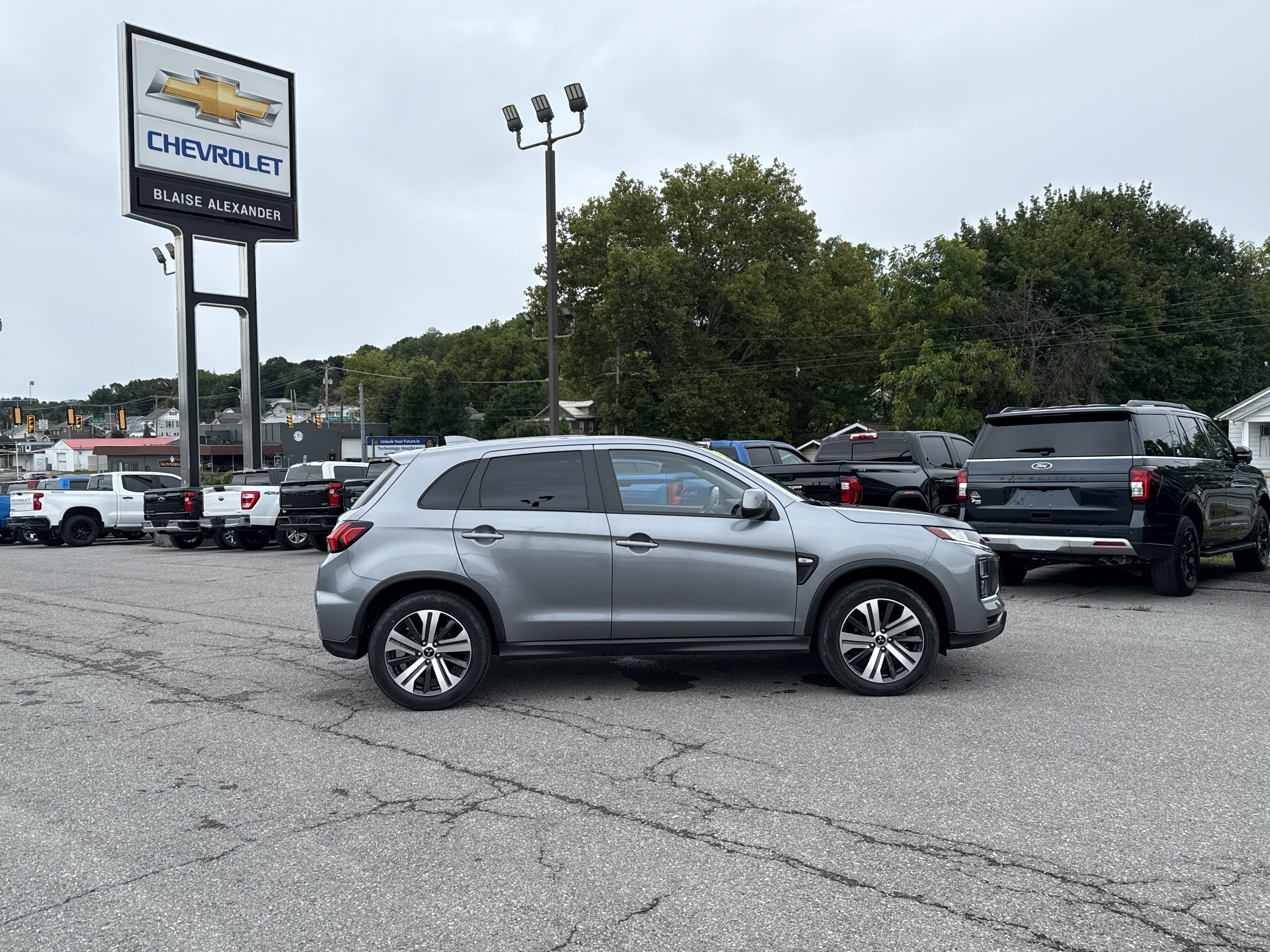 Used 2024 Mitsubishi Outlander Sport ES AWD/4WD image 2