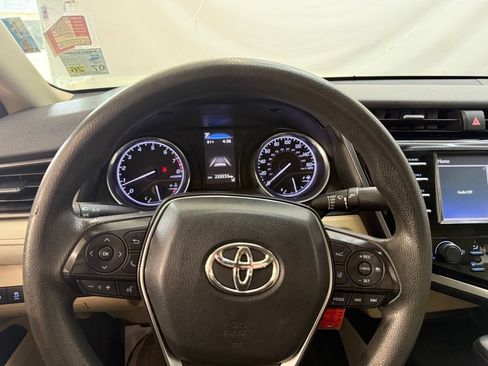 Used 2019 Toyota Camry LE FWD image 11