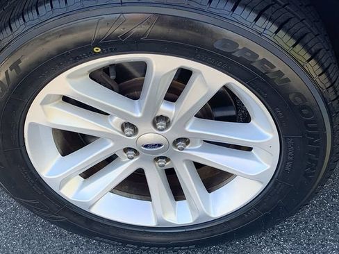 Used 2017 Ford Explorer XLT w/ Equipment Group 201A FWD image 33