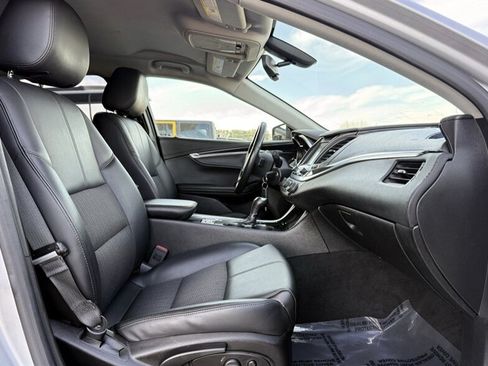 Used 2017 Chevrolet Impala LT FWD image 28