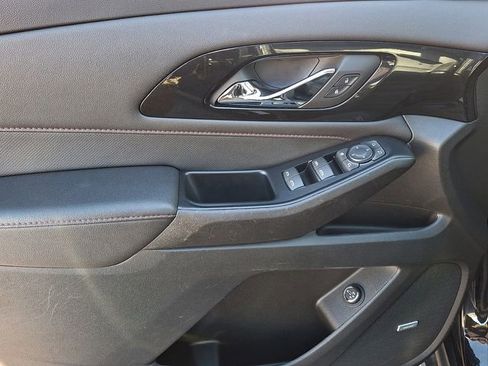 Used 2022 Chevrolet Traverse RS image 13