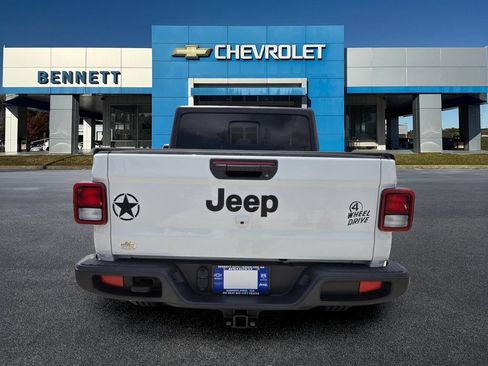 Used 2023 Jeep Gladiator Sport AWD/4WD image 5
