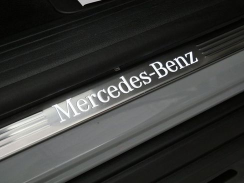 Used 2024 Mercedes-Benz GLS 580 GLS 580 w/ Exclusive Wood Trim Package image 20