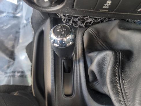 Used 2013 Jeep Wrangler Sport AWD/4WD image 18