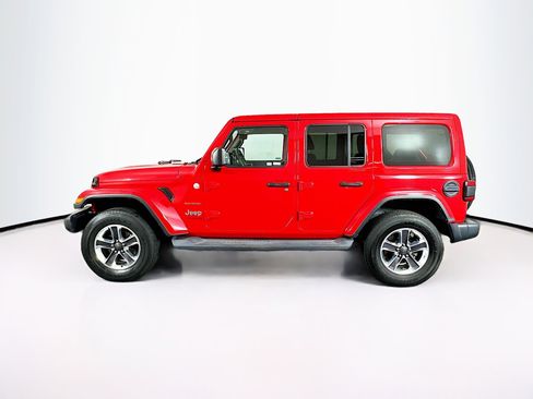 Used 2019 Jeep Wrangler Unlimited Sahara w/ LED Lighting Group image 4