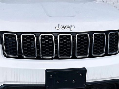 Certified 2018 Jeep Grand Cherokee Laredo image 29