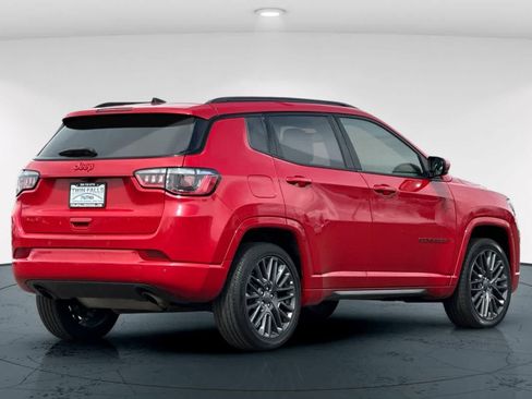 Used 2023 Jeep Compass Limited AWD/4WD image 2
