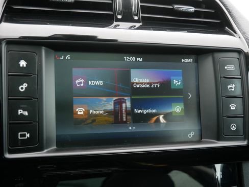 Used 2018 Jaguar F-PACE Premium image 29