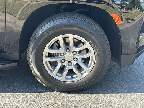 Used 2023 Chevrolet Suburban LT image 14