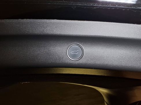 Used 2021 Tesla Model Y Long Range image 18