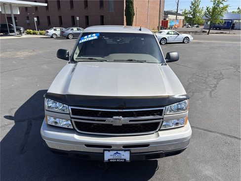 Used 2006 Chevrolet Silverado 1500 LT w/ Onstar Plus Package AWD/4WD image 8