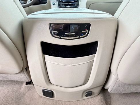 Used 2017 Cadillac Escalade Luxury AWD/4WD image 38