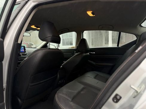 Used 2021 Nissan Altima 2.5 SR FWD image 11