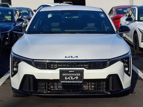 New 2025 Kia K4 GT-Line image 2