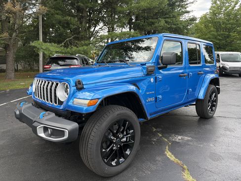 Certified 2024 Jeep Wrangler Unlimited Sahara AWD/4WD image 4