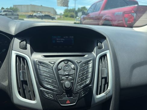 Used 2013 Ford Focus SE FWD image 4