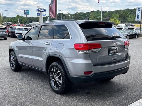 Used 2018 Jeep Grand Cherokee Limited AWD/4WD image 2