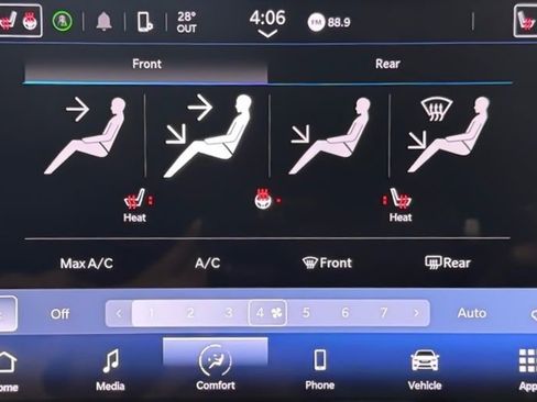 Used 2024 Chrysler Pacifica Touring-L image 22