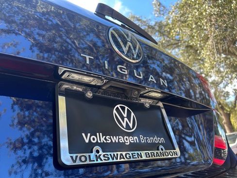 Used 2023 Volkswagen Tiguan SE image 45