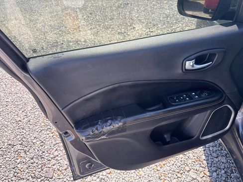 Used 2020 Jeep Compass Latitude image 14