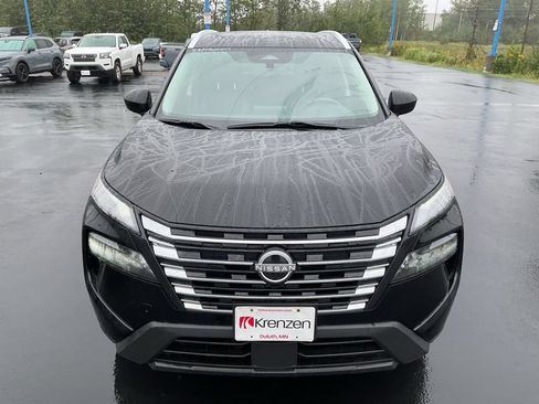 Used 2024 Nissan Rogue SV w/ SV Premium Package AWD/4WD image 2