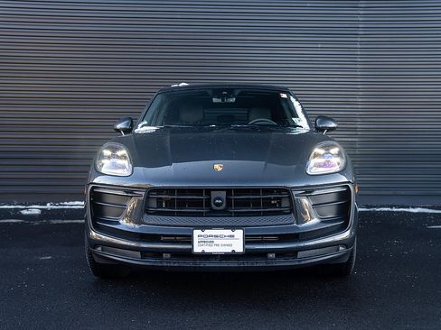 Certified 2025 Porsche Macan image 24