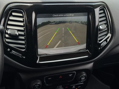 Used 2018 Jeep Compass Limited AWD/4WD image 19