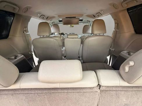 Used 2012 Toyota Sienna XLE w/ Entertainment Pkg FWD image 12