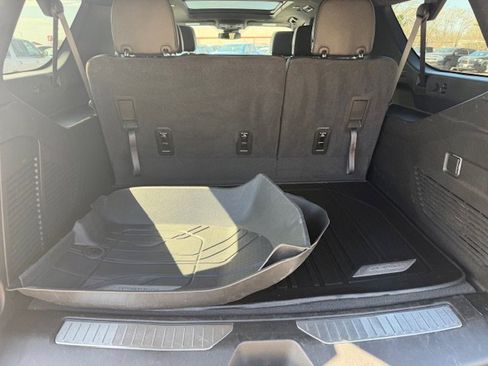 Used 2024 Chevrolet Suburban Z71 image 7