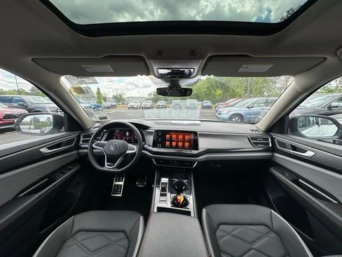 Used 2024 Volkswagen Atlas Peak Edition SE AWD/4WD image 2