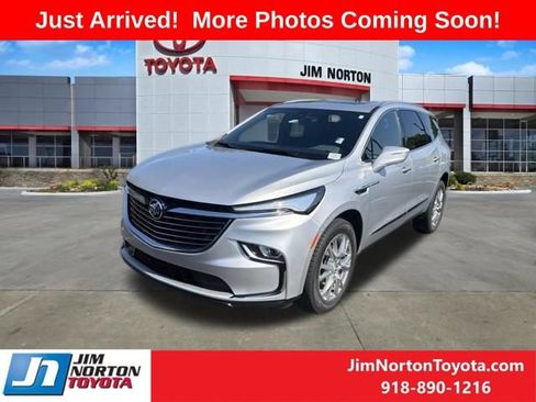 Used 2022 Buick Enclave Essence w/ Experience Buick Package AWD/4WD image 2