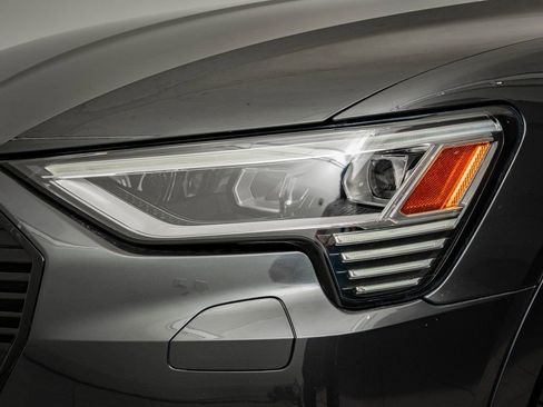 Used 2021 Audi e-tron Premium w/ Convenience Plus Package image 15