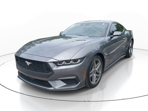 Used 2024 Ford Mustang Coupe RWD image 3