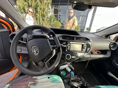 Used 2018 Toyota Prius C Two image 10