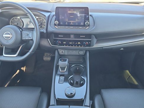 Used 2023 Nissan Rogue SV w/ SV Premium B Package image 11