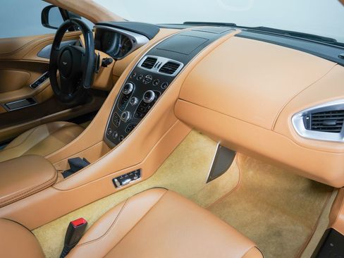 Used 2017 Aston Martin Vanquish Coupe image 32