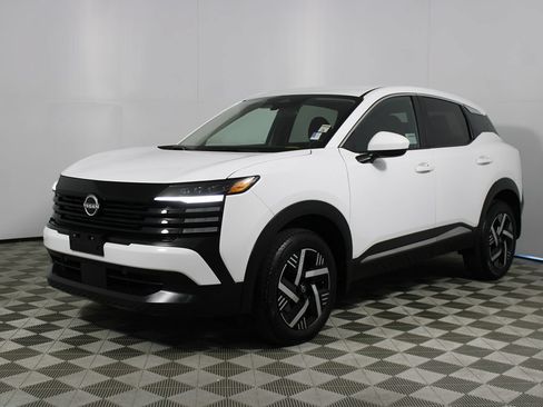 Used 2025 Nissan Kicks SV FWD image 3