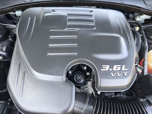 Used 2015 Chrysler 300 C w/ Light Group image 37