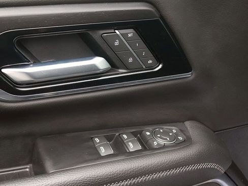 Used 2025 GMC Yukon Denali AWD/4WD image 13