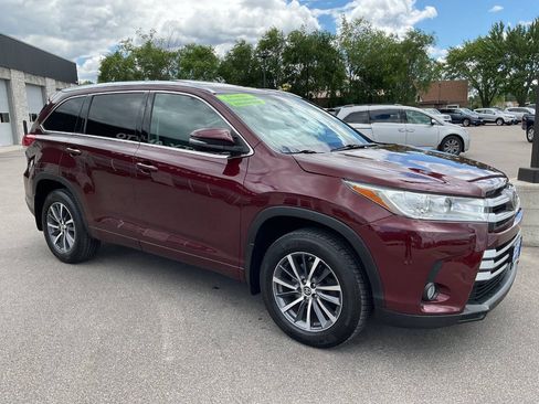 Used 2017 Toyota Highlander XLE AWD/4WD image 10