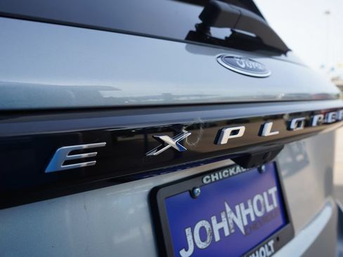 Used 2025 Ford Explorer Active w/ Active Comfort Package RWD image 5