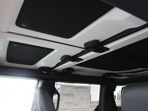 New 2026 Ford Bronco Badlands image 25