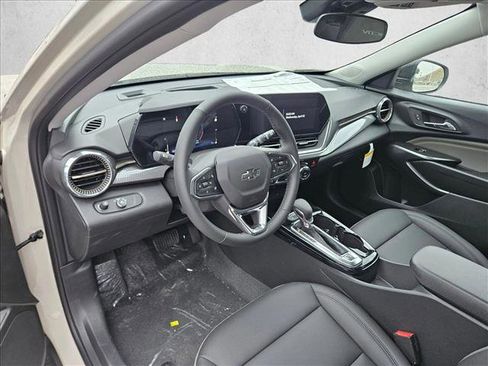 New 2026 Chevrolet Trax ACTIV w/ Sunroof Package FWD image 3
